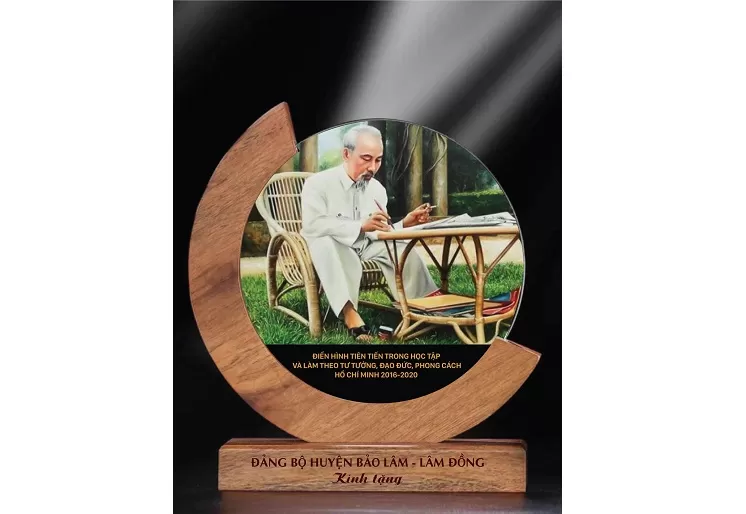 Biểu trưng pha lê 04