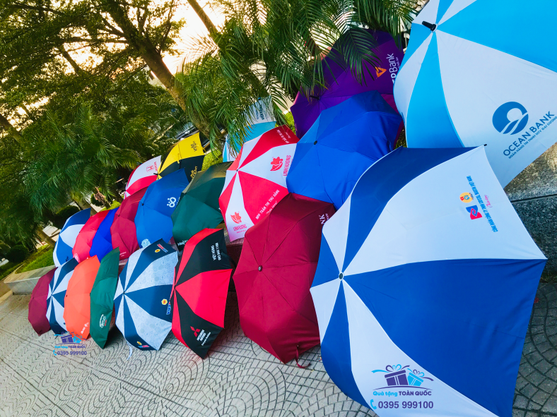 Những tuyệt chiêu để gia tăng nhận diện thương hiệu bằng cách tặng ô dù quảng cáo